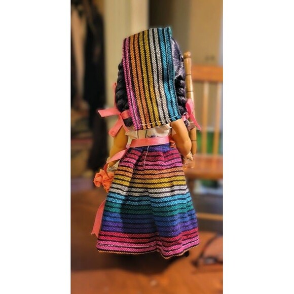 Beautiful Mexican doll‎ in traditional Spanish colorful dress, Blinking eyes, - Picture 9 of 12